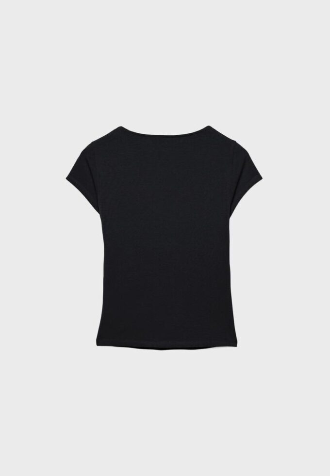 Τ-shirt με V λαιμόκοψη και κοντά μανίκια Τ-shirt με V λαιμόκοψη και κοντά μανίκια