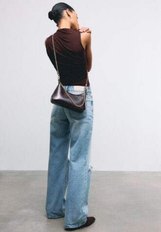 Τσάντα crossbody με αλυσίδες