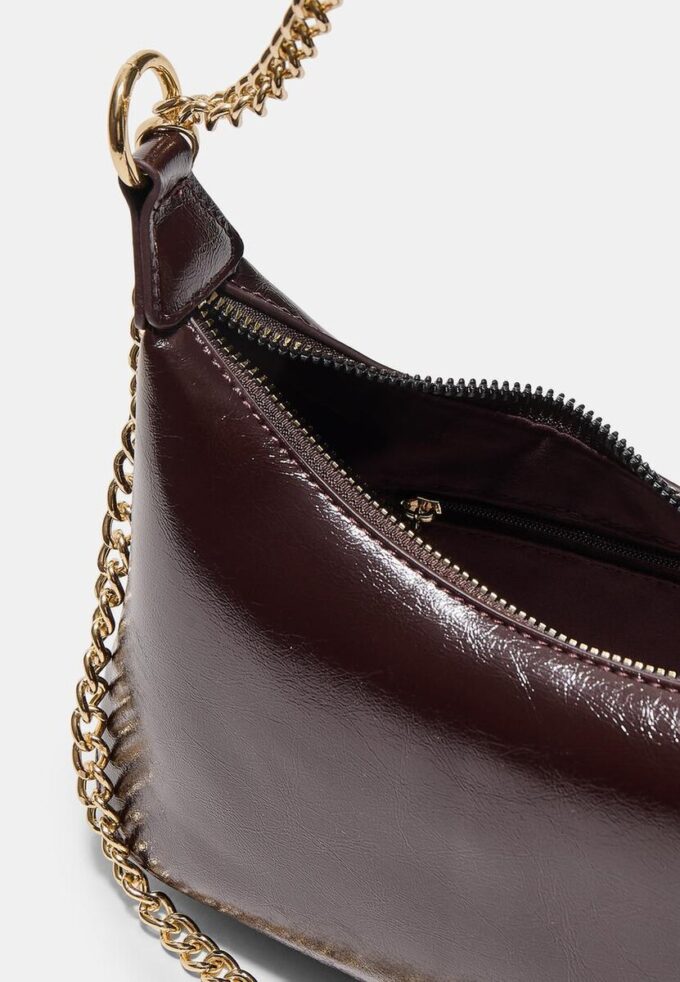 Τσάντα crossbody με αλυσίδες