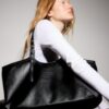 Τσάντα Tote με λεπτομέρεια μίνι αγκράφας