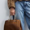 Τσάντα Tote με μεταλλική λαβή Τσάντα Tote με μεταλλική λαβή