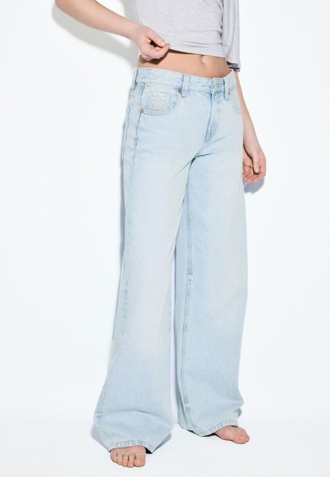Τζιν χαμηλής μέσης με Wide Leg και λεπτομέρεια αστεριού