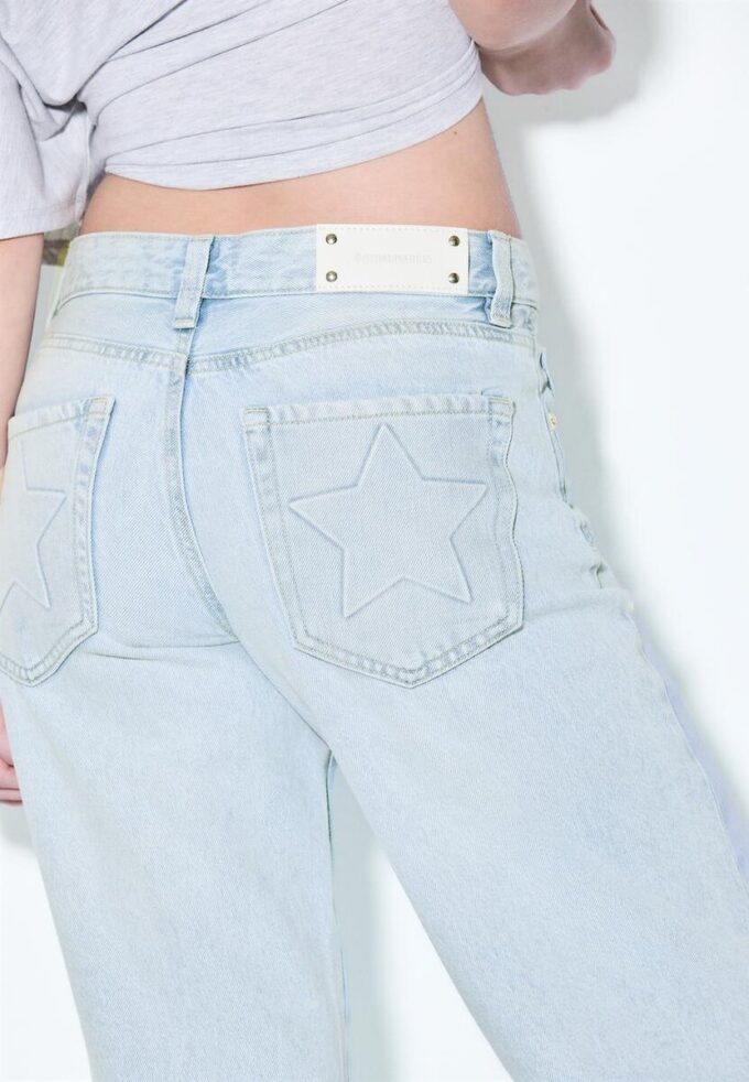 Τζιν χαμηλής μέσης με Wide Leg και λεπτομέρεια αστεριού