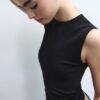 Βασικό αμάνικο T-shirt