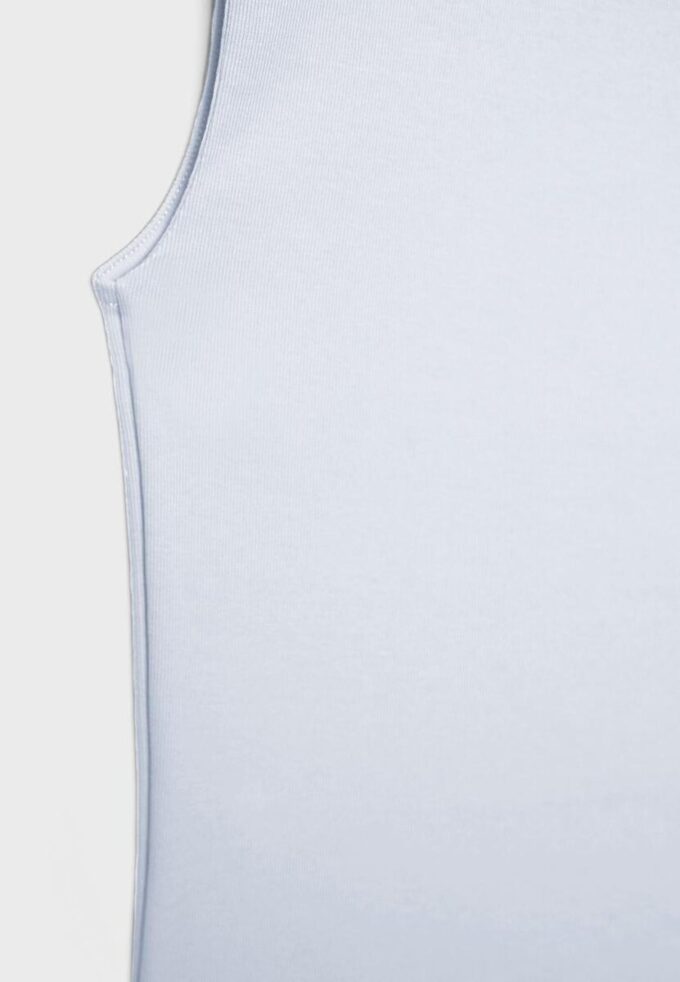 Βασικό αμάνικο T-shirt