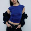 Βασικό εφαρμοστό T-shirt με πτυχώσεις Βασικό εφαρμοστό T-shirt με πτυχώσεις