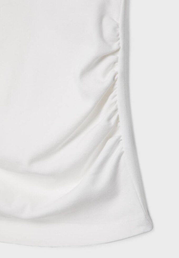 Βασικό εφαρμοστό T-shirt με πτυχώσεις Βασικό εφαρμοστό T-shirt με πτυχώσεις