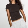 Βασικό κοντομάνικο T-shirt με στρογγυλό λαιμό Βασικό κοντομάνικο T-shirt με στρογγυλό λαιμό