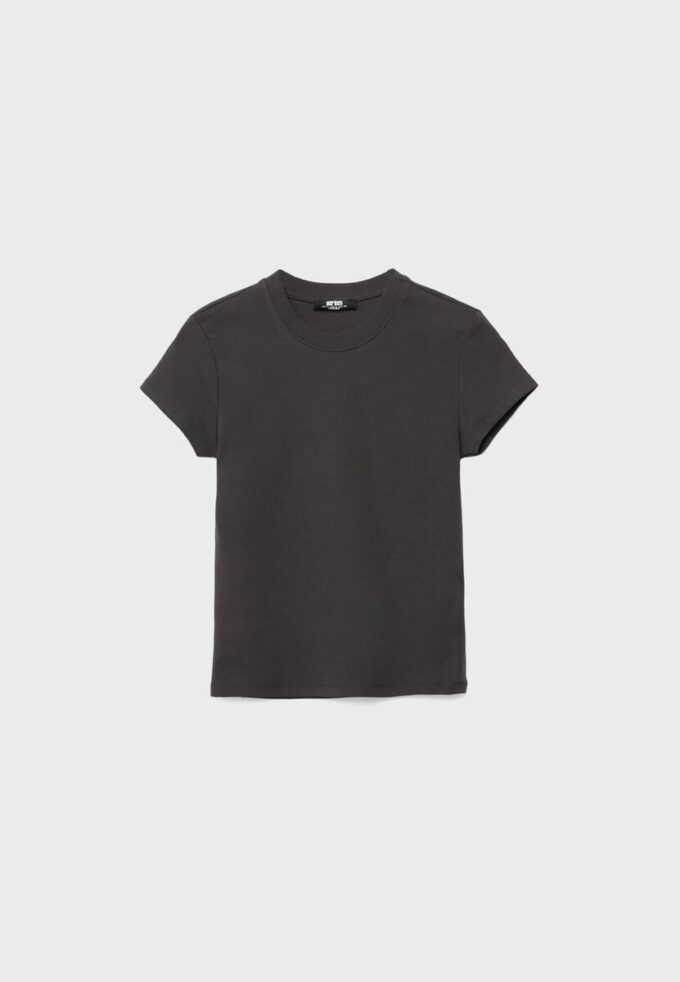 Βασικό κοντομάνικο T-shirt με στρογγυλό λαιμό Βασικό κοντομάνικο T-shirt με στρογγυλό λαιμό