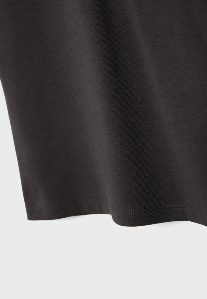 Βασικό κοντομάνικο T-shirt με στρογγυλό λαιμό Βασικό κοντομάνικο T-shirt με στρογγυλό λαιμό