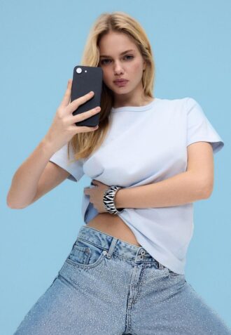 Βασικό T-shirt κανονικής εφαρμογής με απαλή υφή