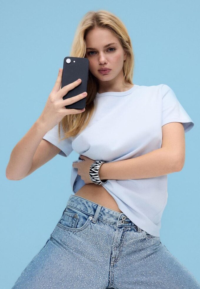 Βασικό T-shirt κανονικής εφαρμογής με απαλή υφή