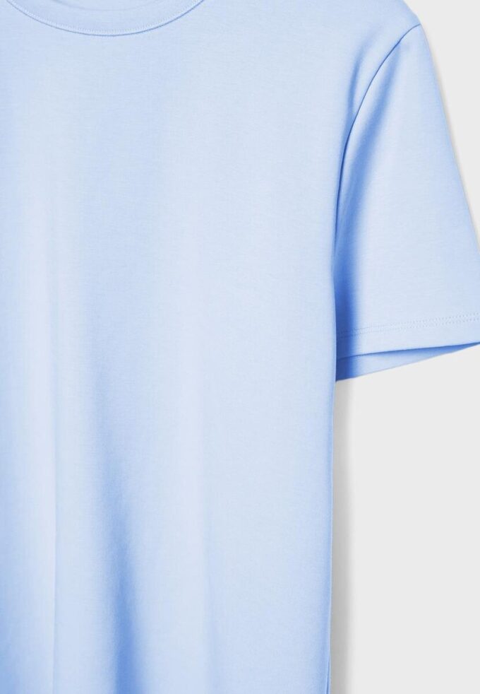 Βασικό T-shirt κανονικής εφαρμογής με απαλή υφή