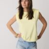 Βασικό T-shirt με επενδυμένους ώμους Βασικό T-shirt με επενδυμένους ώμους