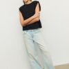 Βασικό T-shirt με επενδυμένους ώμους Βασικό T-shirt με επενδυμένους ώμους