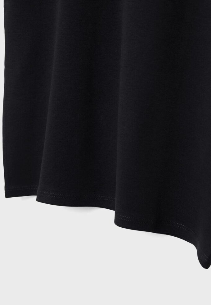 Βασικό T-shirt με επενδυμένους ώμους Βασικό T-shirt με επενδυμένους ώμους