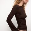 Βασικό T-shirt με καμπάνα μανίκια Βασικό T-shirt με καμπάνα μανίκια