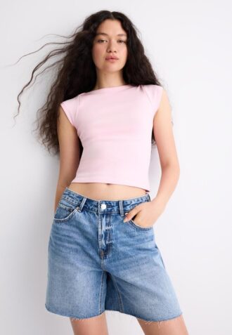 Βασικό T-shirt με λαιμόκοψη
