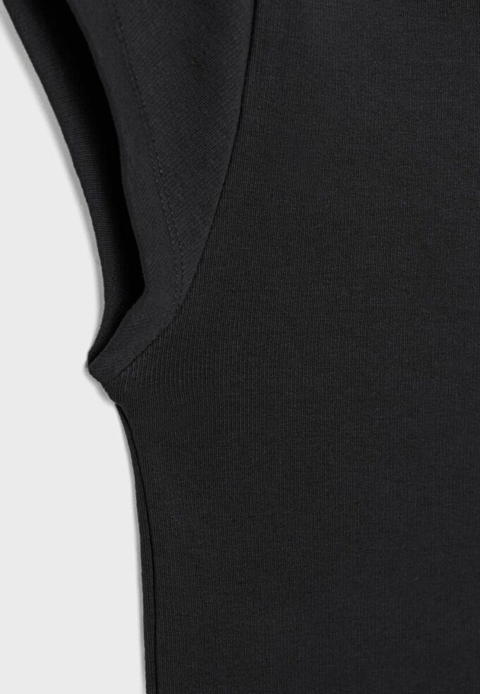 Βασικό T-shirt με λαιμόκοψη
