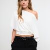 Βασικό T-shirt με μανίκια νυχτερίδα Βασικό T-shirt με μανίκια νυχτερίδα