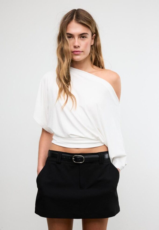Βασικό T-shirt με μανίκια νυχτερίδα Βασικό T-shirt με μανίκια νυχτερίδα