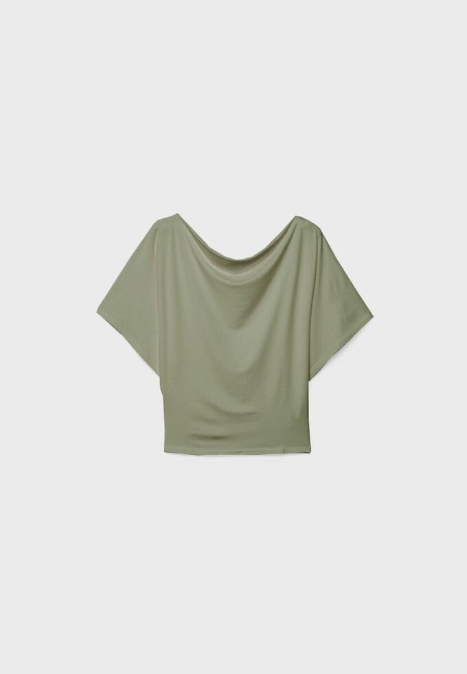 Βασικό T-shirt με μανίκια νυχτερίδα Βασικό T-shirt με μανίκια νυχτερίδα