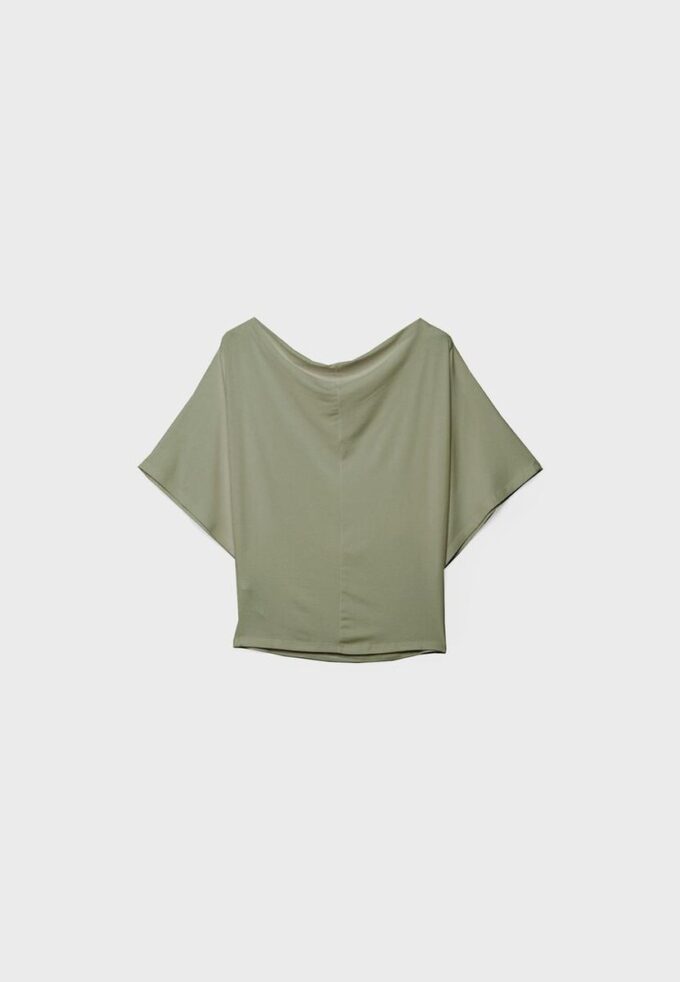 Βασικό T-shirt με μανίκια νυχτερίδα Βασικό T-shirt με μανίκια νυχτερίδα