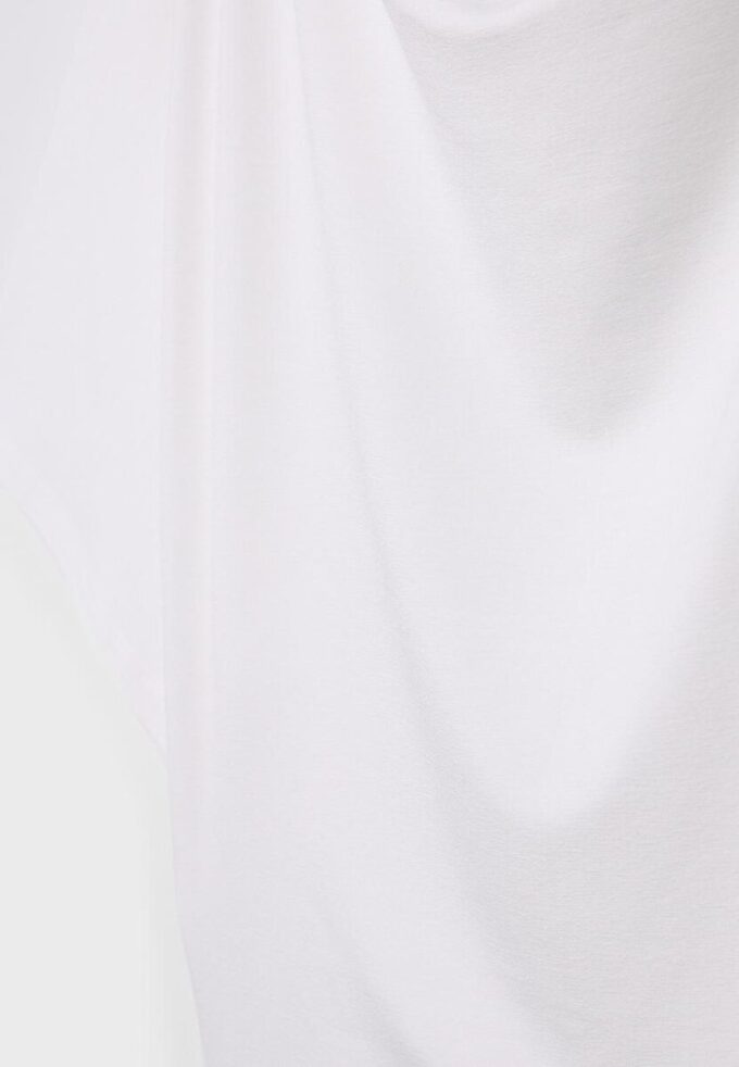 Βασικό T-shirt με μανίκια νυχτερίδα Βασικό T-shirt με μανίκια νυχτερίδα