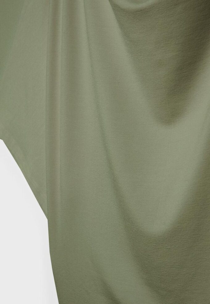 Βασικό T-shirt με μανίκια νυχτερίδα Βασικό T-shirt με μανίκια νυχτερίδα