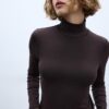 Βασικό T-shirt με ψηλό λαιμό