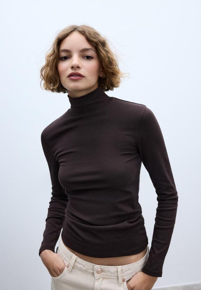 Βασικό T-shirt με ψηλό λαιμό