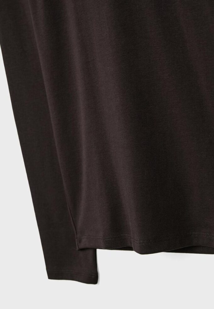 Βασικό T-shirt με ψηλό λαιμό