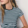 Βασικό T-shirt με ρίγες και στενή γραμμή Βασικό T-shirt με ρίγες και στενή γραμμή