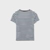 Βασικό T-shirt με ρίγες και στενή γραμμή Βασικό T-shirt με ρίγες και στενή γραμμή