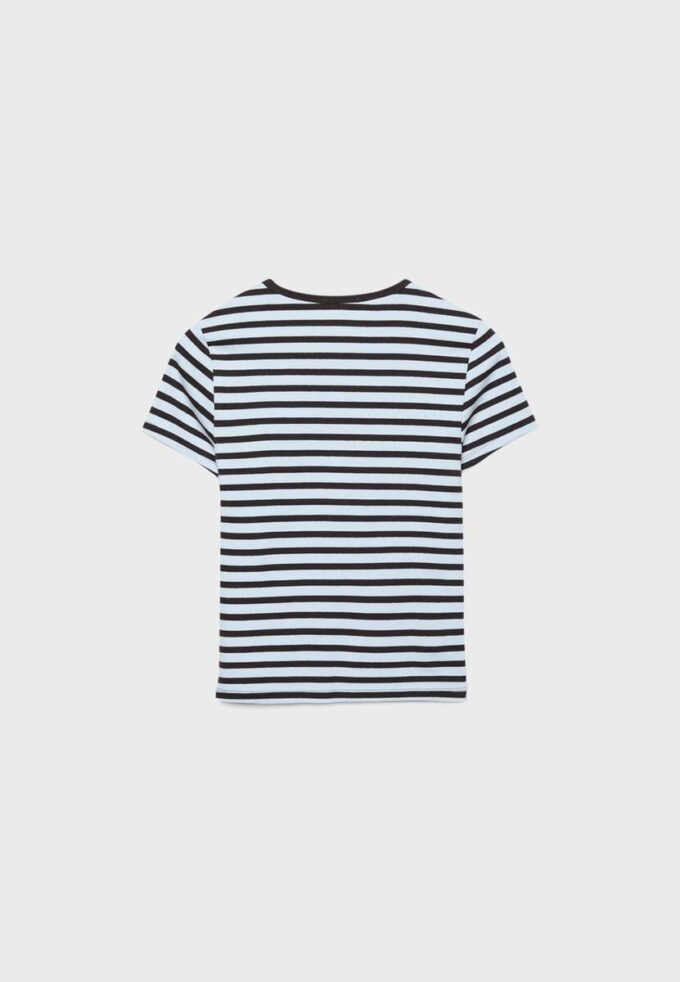 Βασικό T-shirt με ρίγες και στενή γραμμή Βασικό T-shirt με ρίγες και στενή γραμμή