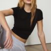 Βασικό T-shirt στενής γραμμής Βασικό T-shirt στενής γραμμής